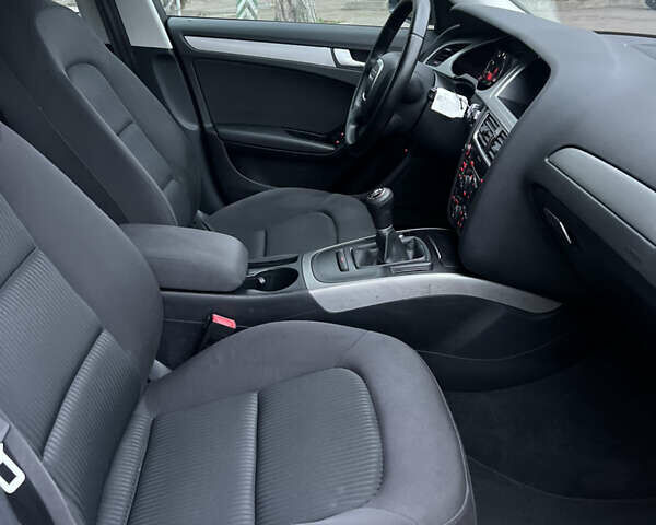 Серый Ауди А4, объемом двигателя 1.8 л и пробегом 210 тыс. км за 8900 $, фото 62 на Automoto.ua