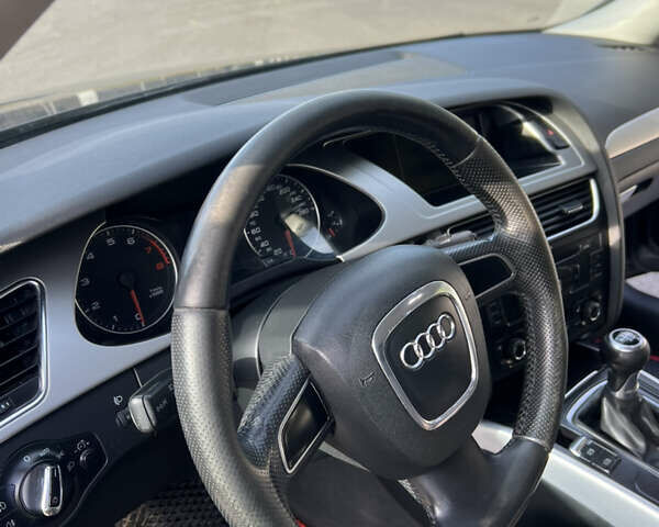 Сірий Ауді А4, об'ємом двигуна 1.8 л та пробігом 190 тис. км за 10499 $, фото 25 на Automoto.ua