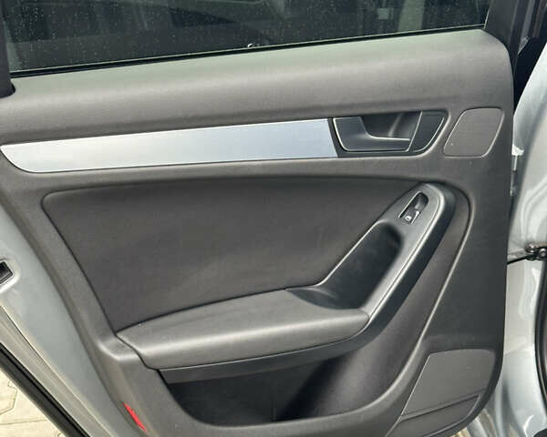 Сірий Ауді А4, об'ємом двигуна 1.8 л та пробігом 193 тис. км за 10000 $, фото 47 на Automoto.ua