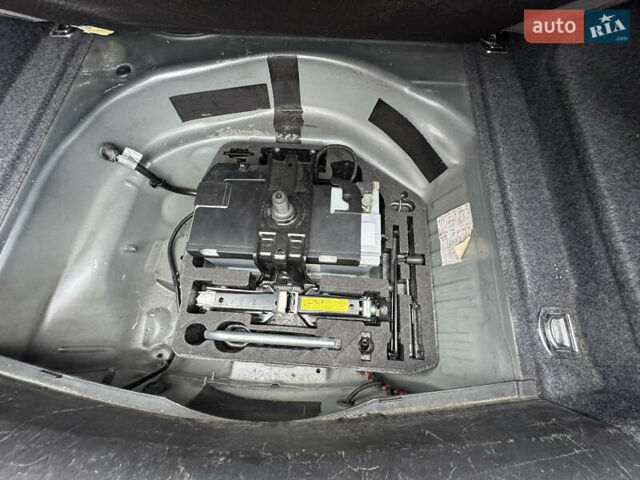 Сірий Ауді А4, об'ємом двигуна 2.7 л та пробігом 255 тис. км за 10200 $, фото 22 на Automoto.ua