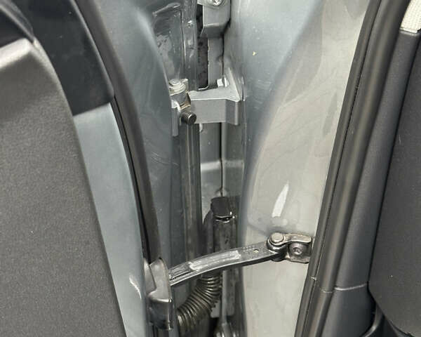 Сірий Ауді А4, об'ємом двигуна 1.8 л та пробігом 193 тис. км за 10000 $, фото 44 на Automoto.ua