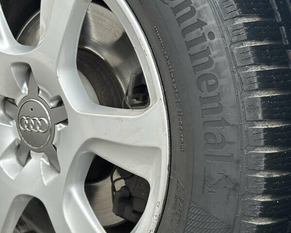 Сірий Ауді А4, об'ємом двигуна 1.8 л та пробігом 193 тис. км за 10000 $, фото 55 на Automoto.ua