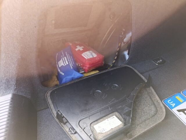 Серый Ауди А4, объемом двигателя 1.8 л и пробегом 190 тыс. км за 10499 $, фото 10 на Automoto.ua