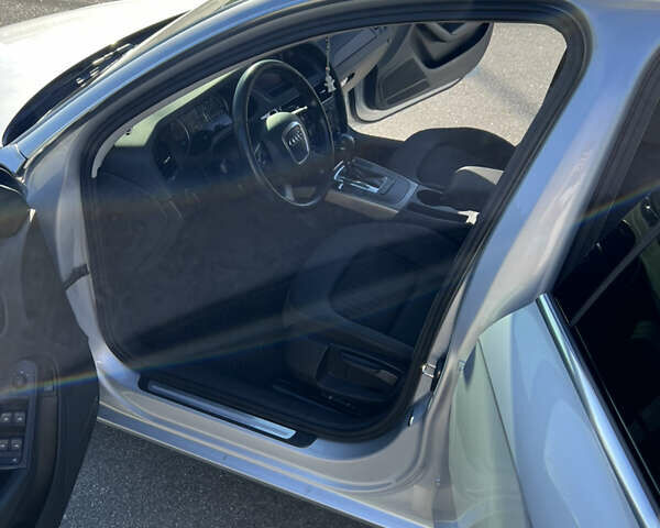 Серый Ауди А4, объемом двигателя 1.8 л и пробегом 143 тыс. км за 9999 $, фото 13 на Automoto.ua