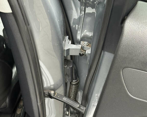 Сірий Ауді А4, об'ємом двигуна 1.8 л та пробігом 193 тис. км за 10000 $, фото 48 на Automoto.ua