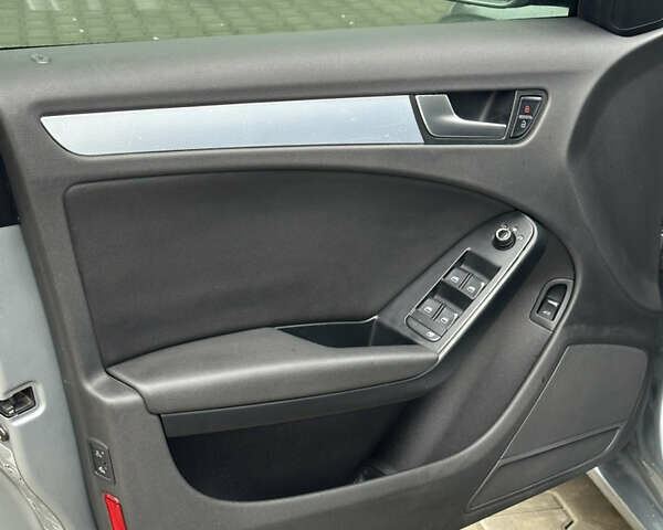 Сірий Ауді А4, об'ємом двигуна 1.8 л та пробігом 193 тис. км за 10000 $, фото 45 на Automoto.ua