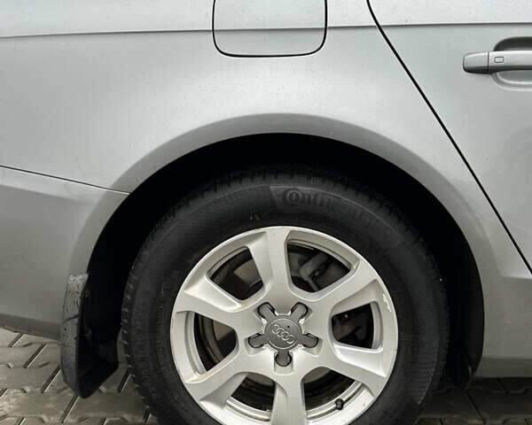 Сірий Ауді А4, об'ємом двигуна 1.8 л та пробігом 193 тис. км за 10000 $, фото 40 на Automoto.ua