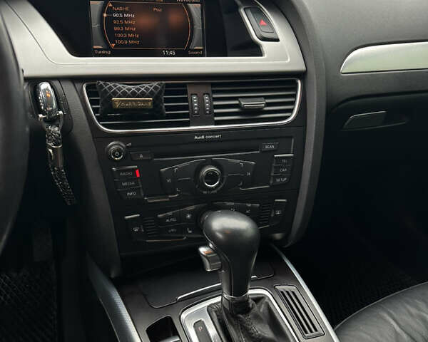 Сірий Ауді А4, об'ємом двигуна 1.8 л та пробігом 193 тис. км за 10000 $, фото 28 на Automoto.ua