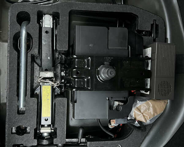 Серый Ауди А4, объемом двигателя 1.8 л и пробегом 210 тыс. км за 8900 $, фото 33 на Automoto.ua