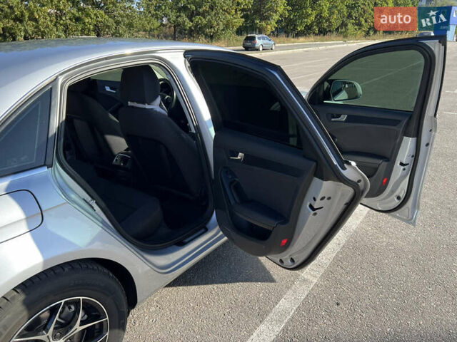 Серый Ауди А4, объемом двигателя 1.8 л и пробегом 143 тыс. км за 9999 $, фото 9 на Automoto.ua