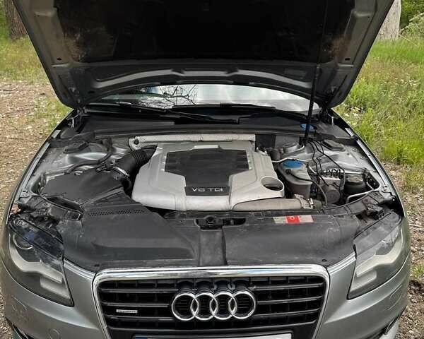 Серый Ауди А4, объемом двигателя 3 л и пробегом 290 тыс. км за 8500 $, фото 5 на Automoto.ua