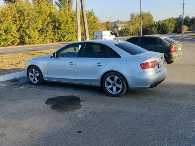 Серый Ауди А4, объемом двигателя 2 л и пробегом 320 тыс. км за 5500 $, фото 1 на Automoto.ua