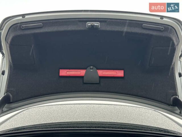 Сірий Ауді А4, об'ємом двигуна 1.8 л та пробігом 193 тис. км за 10000 $, фото 36 на Automoto.ua