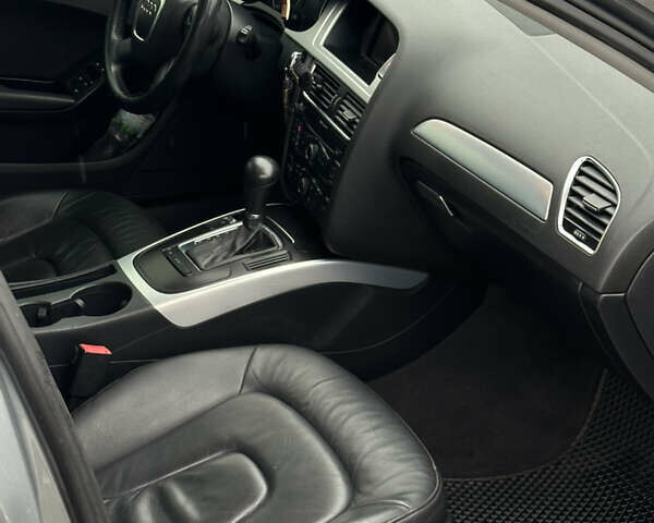 Сірий Ауді А4, об'ємом двигуна 1.8 л та пробігом 193 тис. км за 10000 $, фото 22 на Automoto.ua