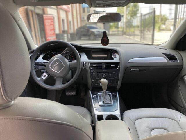 Сірий Ауді А4, об'ємом двигуна 2 л та пробігом 400 тис. км за 7500 $, фото 2 на Automoto.ua