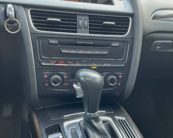Сірий Ауді А4, об'ємом двигуна 2.7 л та пробігом 280 тис. км за 9800 $, фото 20 на Automoto.ua