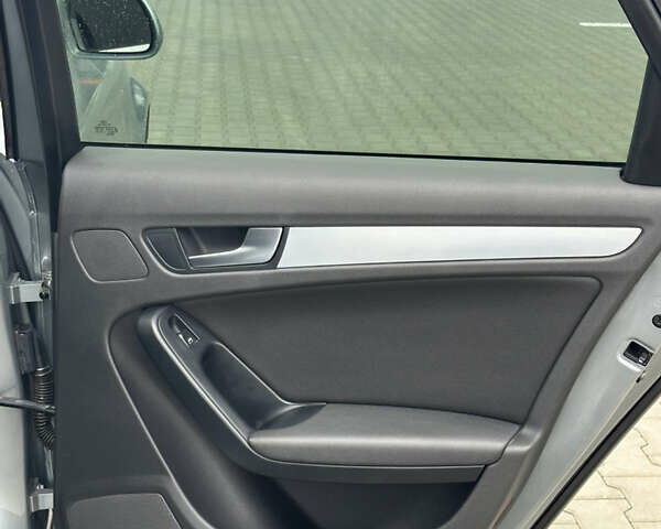 Сірий Ауді А4, об'ємом двигуна 1.8 л та пробігом 193 тис. км за 10000 $, фото 49 на Automoto.ua