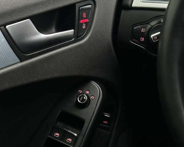 Сірий Ауді А4, об'ємом двигуна 1.8 л та пробігом 193 тис. км за 10000 $, фото 30 на Automoto.ua