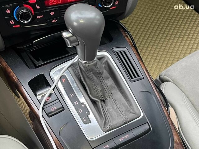 Сірий Ауді А4, об'ємом двигуна 2 л та пробігом 270 тис. км за 8990 $, фото 24 на Automoto.ua