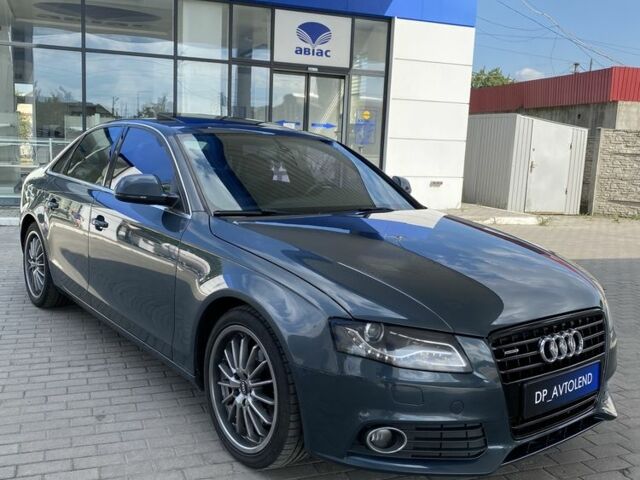 Серый Ауди А4, объемом двигателя 2 л и пробегом 298 тыс. км за 8500 $, фото 1 на Automoto.ua