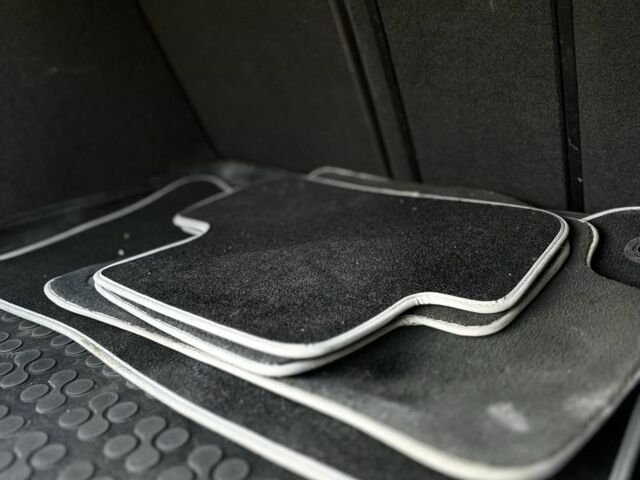 Серый Ауди А4, объемом двигателя 2 л и пробегом 290 тыс. км за 8999 $, фото 13 на Automoto.ua