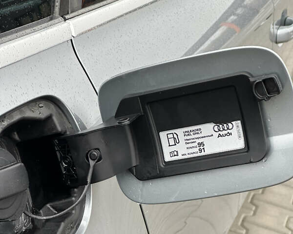 Сірий Ауді А4, об'ємом двигуна 1.8 л та пробігом 193 тис. км за 10000 $, фото 39 на Automoto.ua