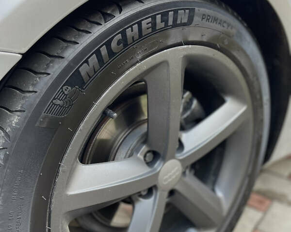 Сірий Ауді А4, об'ємом двигуна 2.7 л та пробігом 280 тис. км за 9800 $, фото 13 на Automoto.ua