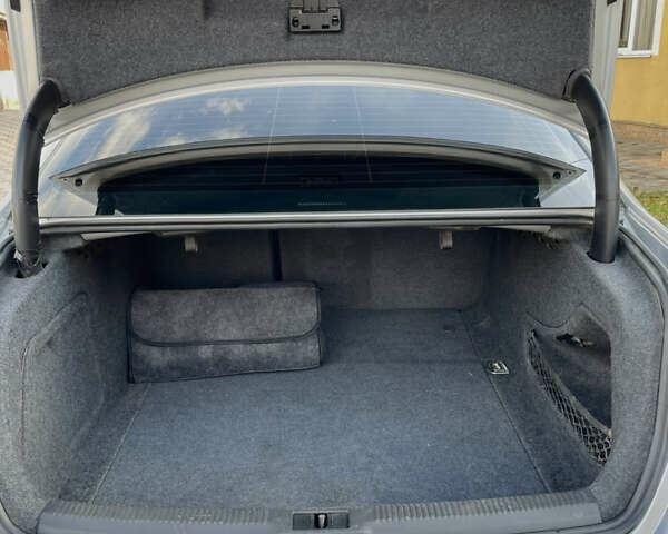 Сірий Ауді А4, об'ємом двигуна 2.7 л та пробігом 280 тис. км за 9800 $, фото 17 на Automoto.ua