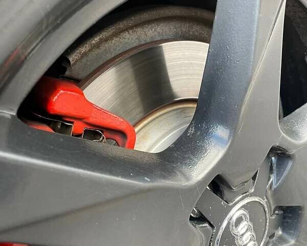 Сірий Ауді А4, об'ємом двигуна 1.78 л та пробігом 248 тис. км за 8950 $, фото 16 на Automoto.ua