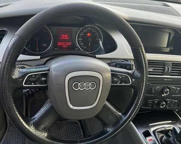 Сірий Ауді А4, об'ємом двигуна 1.97 л та пробігом 226 тис. км за 9000 $, фото 23 на Automoto.ua