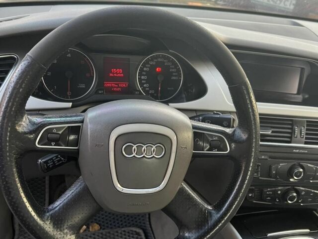 Сірий Ауді А4, об'ємом двигуна 2 л та пробігом 226 тис. км за 9000 $, фото 4 на Automoto.ua