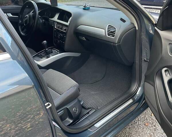 Сірий Ауді А4, об'ємом двигуна 1.78 л та пробігом 248 тис. км за 8950 $, фото 17 на Automoto.ua