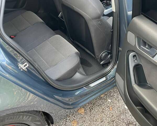 Сірий Ауді А4, об'ємом двигуна 1.78 л та пробігом 248 тис. км за 8950 $, фото 18 на Automoto.ua