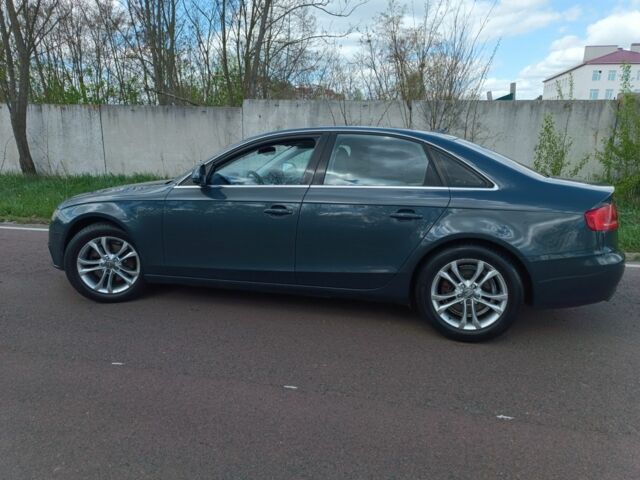 Серый Ауди А4, объемом двигателя 2 л и пробегом 317 тыс. км за 7300 $, фото 3 на Automoto.ua