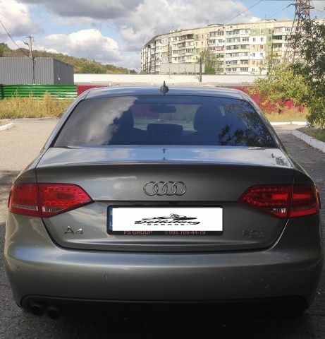 Сірий Ауді А4, об'ємом двигуна 2 л та пробігом 256 тис. км за 9000 $, фото 3 на Automoto.ua