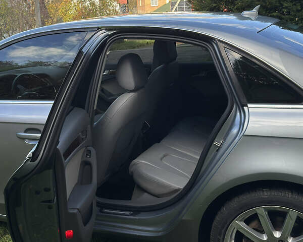 Ауді А4 2010 у Львові на Automoto.ua Сірий Ауді А4, об'ємом двигуна 2 л та пробігом 324 тис. км за 8900 $, фото 14 на Automoto.ua