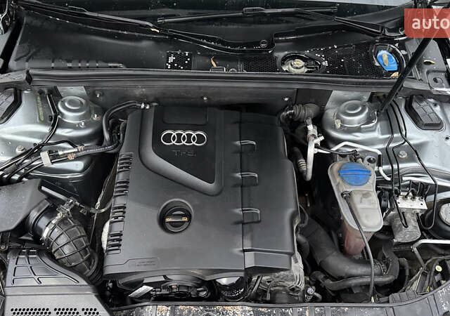 Серый Ауди А4, объемом двигателя 2 л и пробегом 200 тыс. км за 7500 $, фото 3 на Automoto.ua