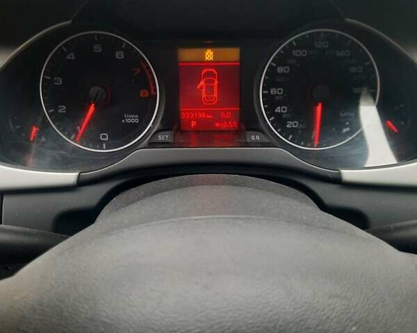 Серый Ауди А4, объемом двигателя 0 л и пробегом 333 тыс. км за 9000 $, фото 6 на Automoto.ua