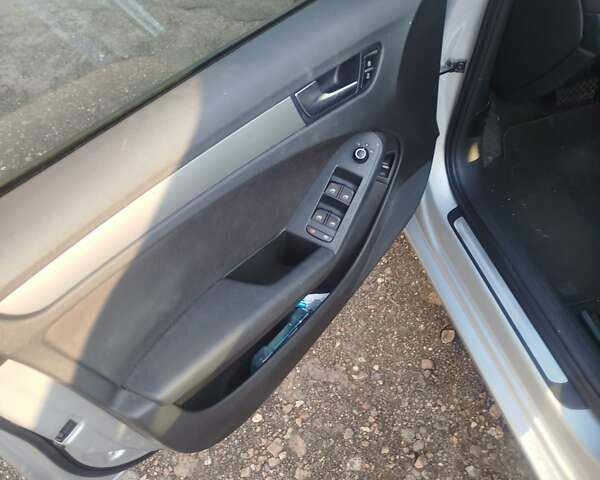 Сірий Ауді А4, об'ємом двигуна 1.8 л та пробігом 200 тис. км за 7500 $, фото 1 на Automoto.ua