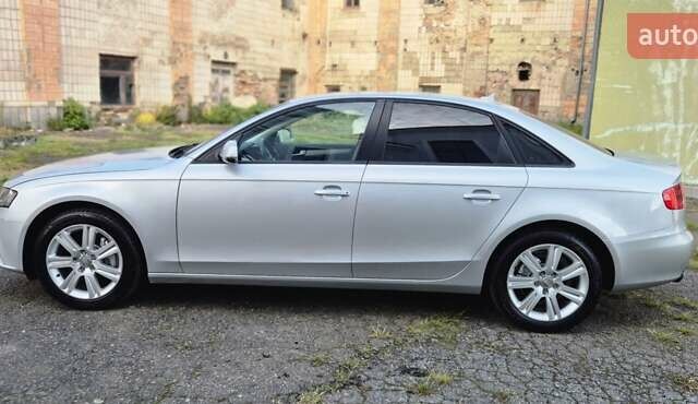 Серый Ауди А4, объемом двигателя 2 л и пробегом 215 тыс. км за 10700 $, фото 2 на Automoto.ua