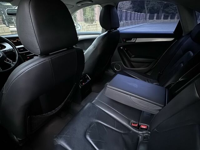 Серый Ауди А4, объемом двигателя 2 л и пробегом 220 тыс. км за 7500 $, фото 3 на Automoto.ua