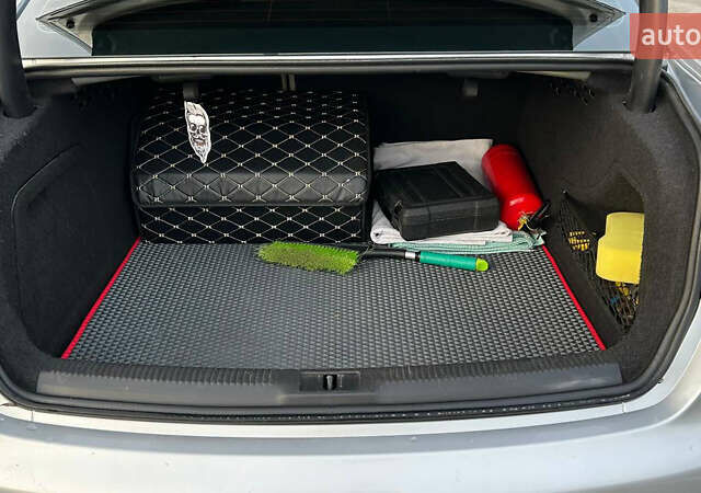 Сірий Ауді А4, об'ємом двигуна 1.98 л та пробігом 210 тис. км за 12500 $, фото 7 на Automoto.ua