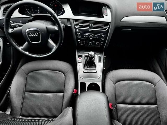 Сірий Ауді А4, об'ємом двигуна 1.8 л та пробігом 1 тис. км за 9999 $, фото 38 на Automoto.ua