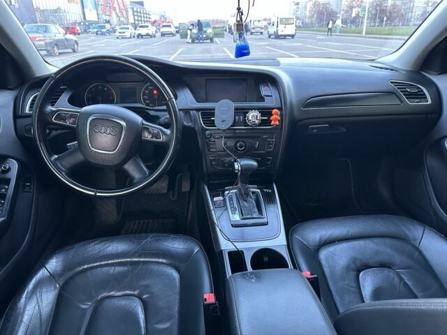 Сірий Ауді А4, об'ємом двигуна 2 л та пробігом 270 тис. км за 9800 $, фото 4 на Automoto.ua