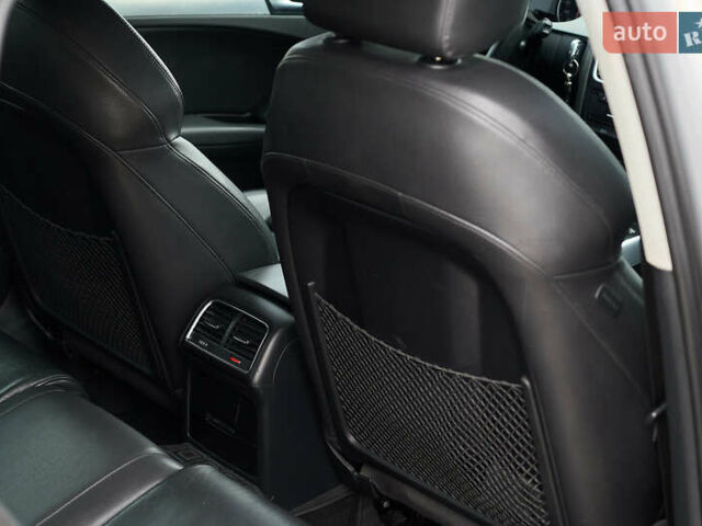 Сірий Ауді А4, об'ємом двигуна 2 л та пробігом 217 тис. км за 11999 $, фото 30 на Automoto.ua