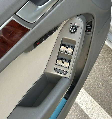 Сірий Ауді А4, об'ємом двигуна 1.98 л та пробігом 210 тис. км за 12500 $, фото 11 на Automoto.ua