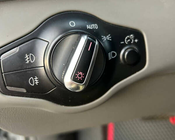 Сірий Ауді А4, об'ємом двигуна 1.98 л та пробігом 210 тис. км за 12500 $, фото 6 на Automoto.ua