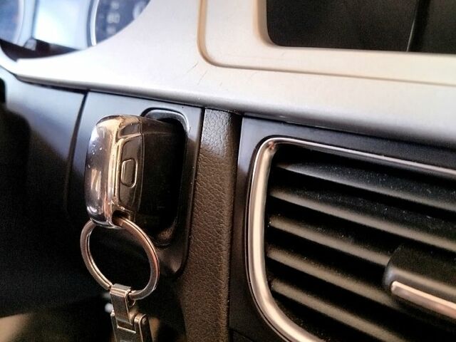 Серый Ауди А4, объемом двигателя 2 л и пробегом 278 тыс. км за 9000 $, фото 5 на Automoto.ua