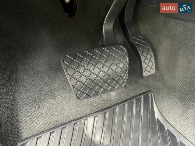 Сірий Ауді А4, об'ємом двигуна 1.98 л та пробігом 275 тис. км за 11000 $, фото 32 на Automoto.ua