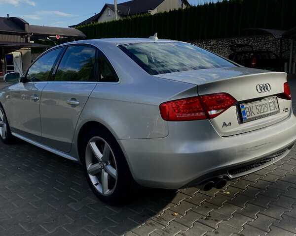Серый Ауди А4, объемом двигателя 2 л и пробегом 315 тыс. км за 9000 $, фото 1 на Automoto.ua